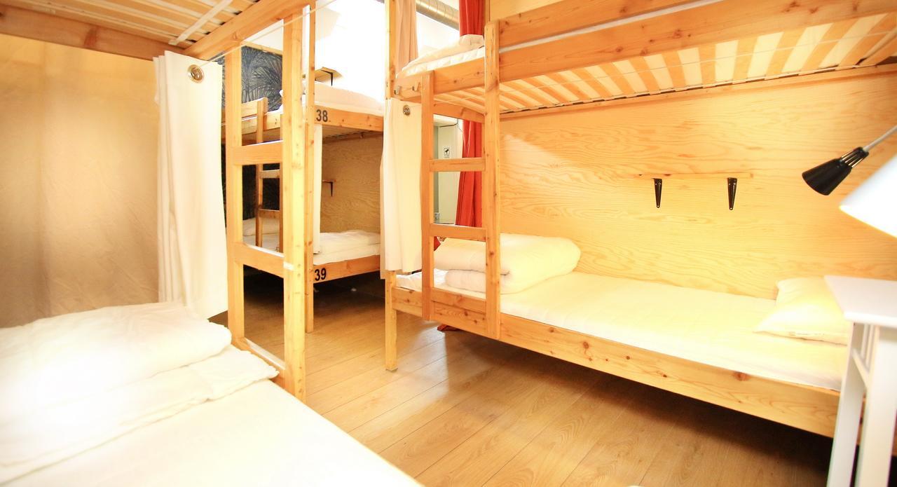 Einzelbett im gemischten Schlafsaal